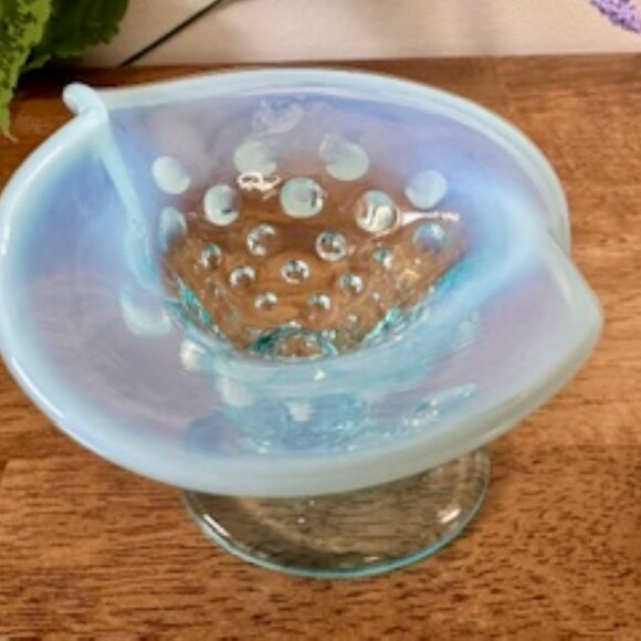 Vintage Blue Opalescent Hobnail Cornucopia Vase – Fenton Style Art Glass - Picture 4 of 5